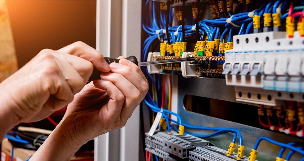 Soluciones de electricidad para industrias y empresas