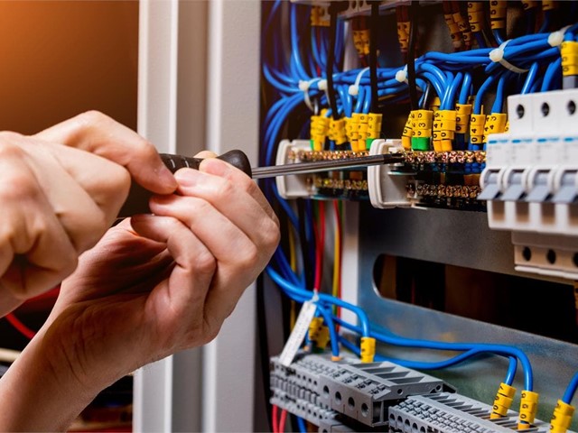 Soluciones de electricidad para industrias y empresas